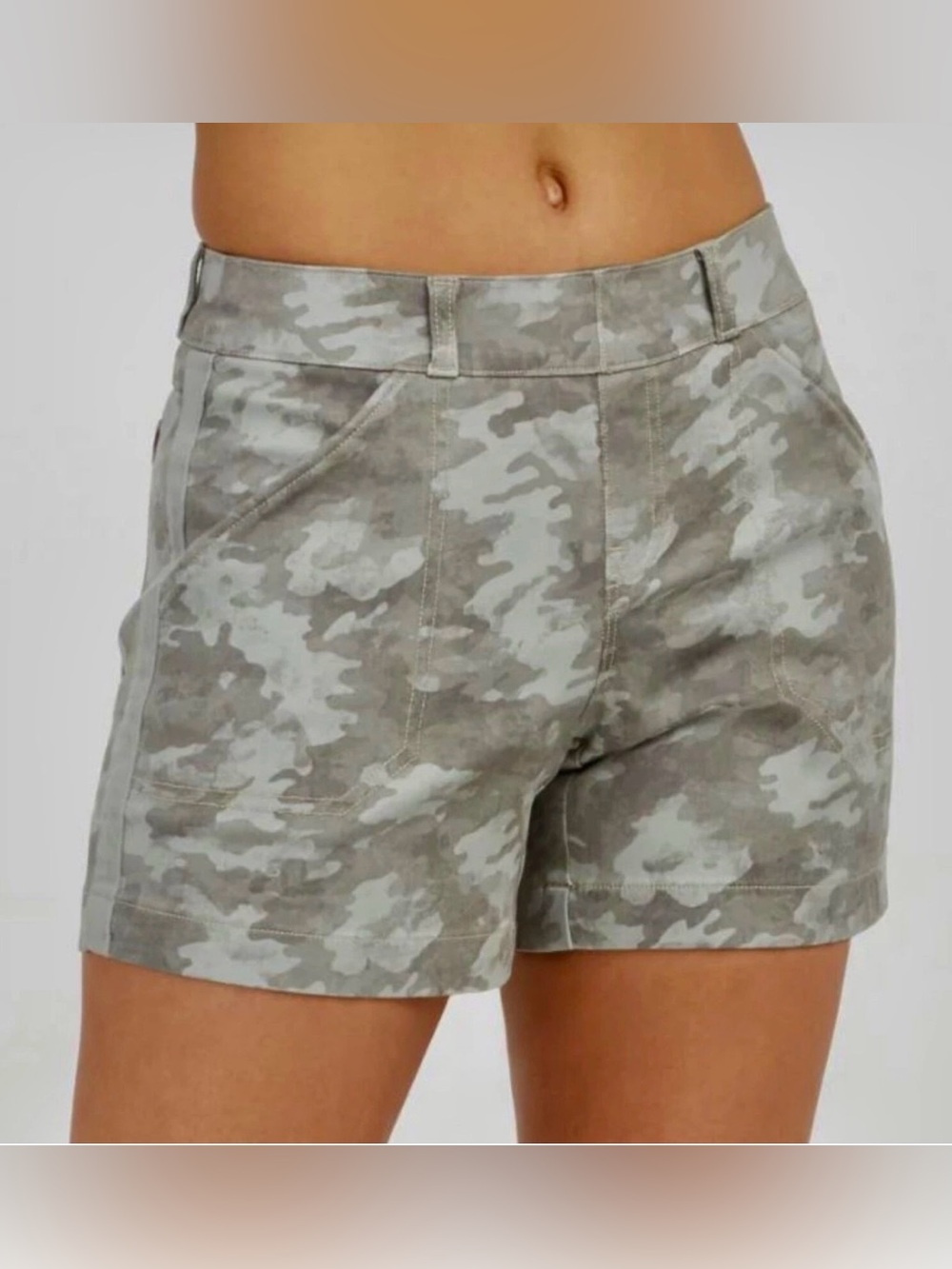 SPANX Gray Camo Utility Shorts Size Medium 5” Inseam